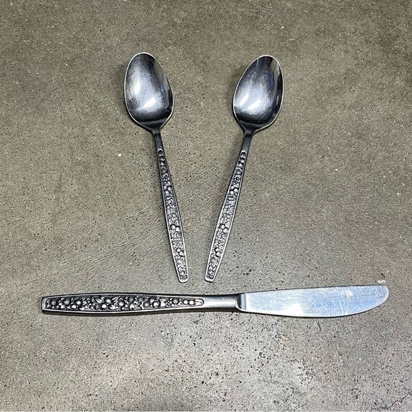 Vintage Pageant Harvest Embossed Handle Stainless Flatware Set - Picture 1 of 7